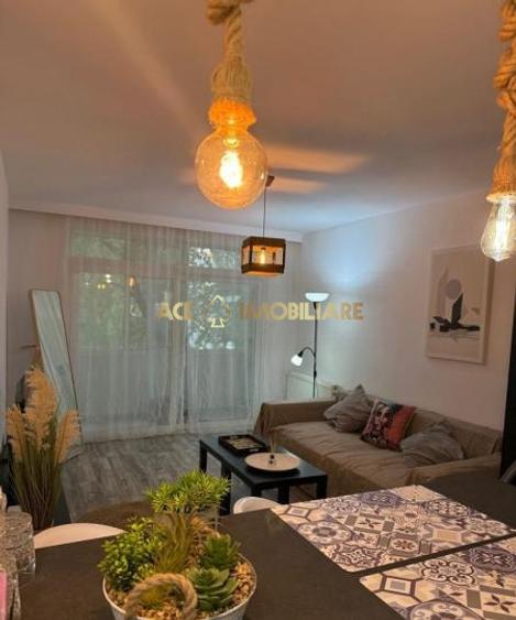 Apartament cu 2 camere decomandat, mobilat în Victoriei