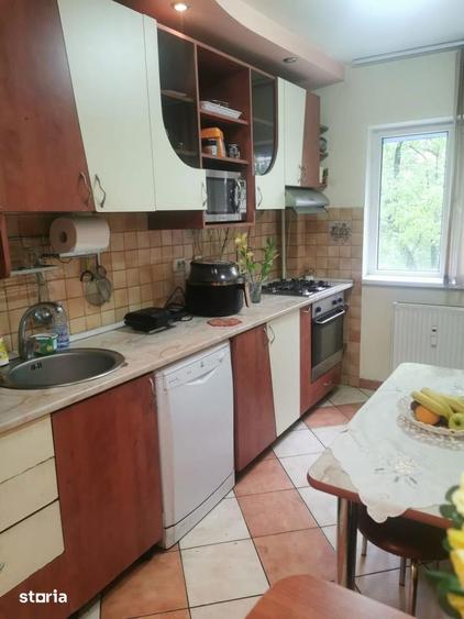Apartament cu 3 camere decomandat, mobilat în Rahova