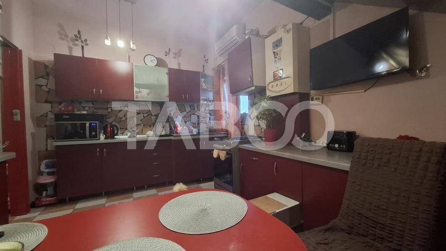 Apartament cu 3 camere decomandat, mobilat în Calea Poplăcii