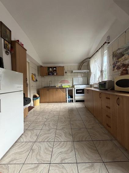 Apartament cu 3 camere semidecomandat în Cioplea