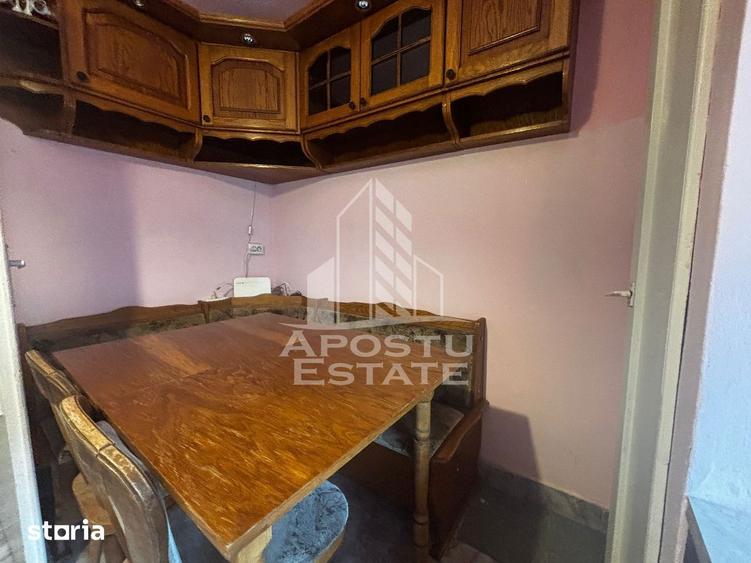 Apartament cu 3 camere semidecomandat, mobilat în Central