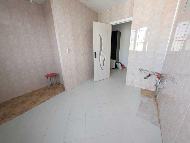 Apartament cu 4 camere decomandat în Rahova
