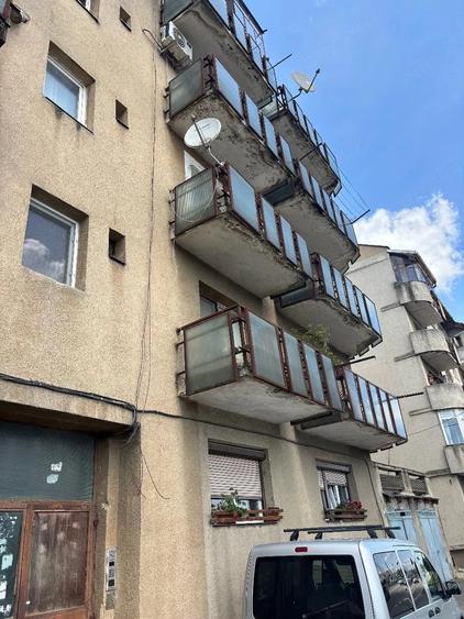 Apartament cu 2 camere decomandat în Botizului