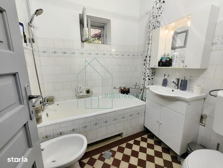 Casă cu 4 camere cu Teren 1201 Mp în Central
