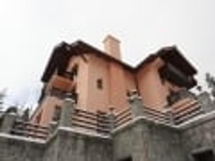 Casă individuală cu 12 camere cu Teren 460 Mp în Sinaia