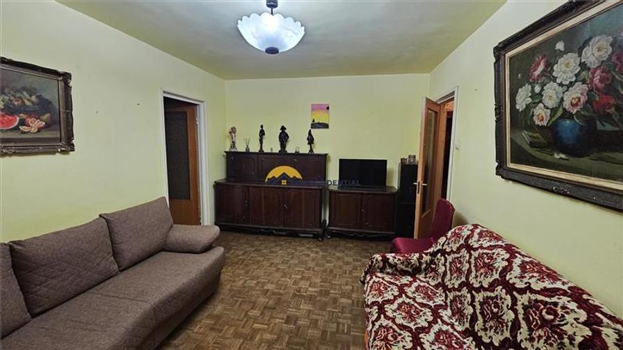 Apartament cu 4 camere semidecomandat, mobilat în Berceni