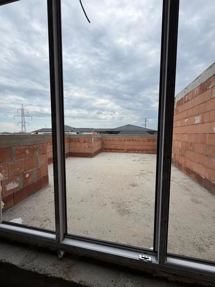 Apartament cu 2 camere decomandat în 1 Decembrie