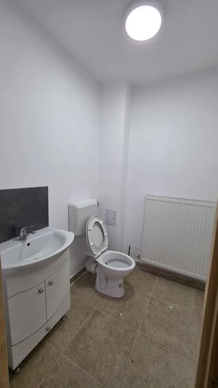 Casă cu 6 camere cu Garaj în DN 1