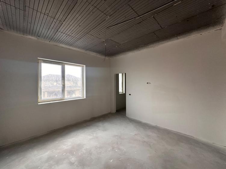 Duplex cu 5 camere cu Canalizare în Ghiroda
