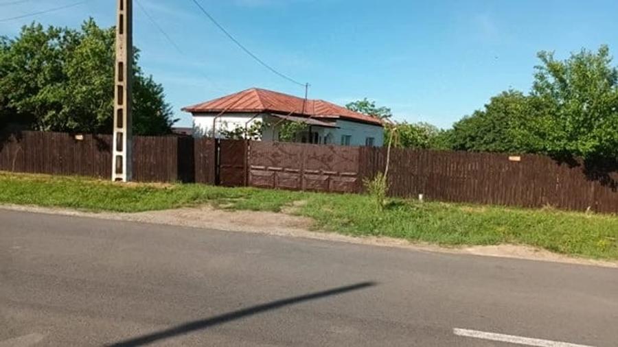 Casă cu Teren 1278 Mp în Buzoești