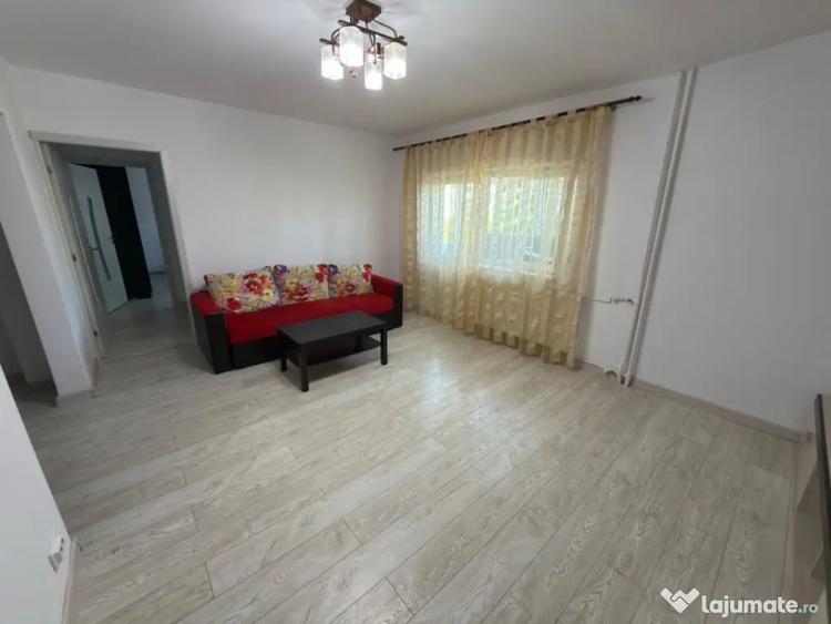 Apartament cu 3 camere semidecomandat în Mărășești