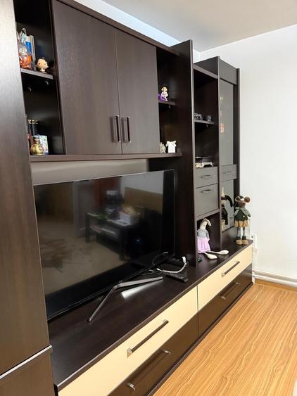 Apartament cu 4 camere decomandat în Colentina