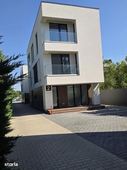 Casă cu 7 camere cu Teren 250 Mp în Central