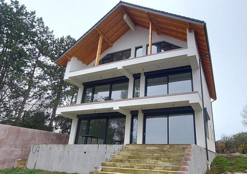 Casă individuală cu 5 camere cu Teren 843 Mp în Snagov