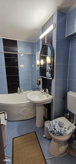 Apartament cu 4 camere decomandat în CET
