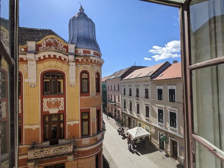 Apartament cu 3 camere semidecomandat în Central