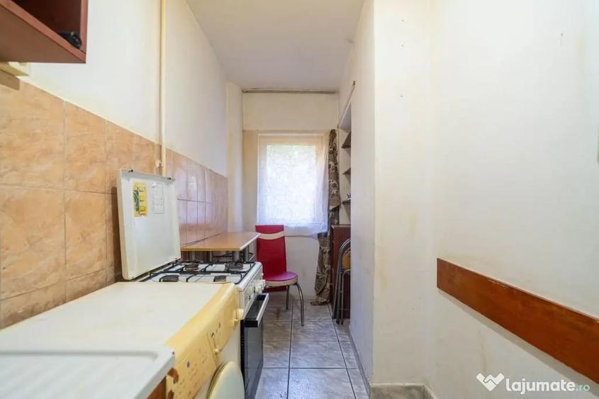 Garsonieră decomandată în UTA
