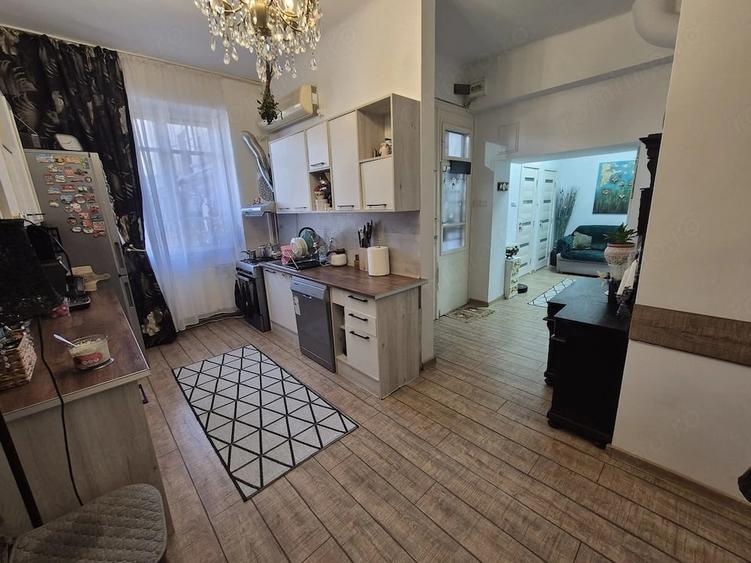 Apartament cu 5 camere decomandat în Central