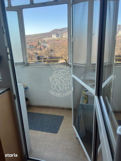 Apartament cu 4 camere decomandat, mobilat în Central