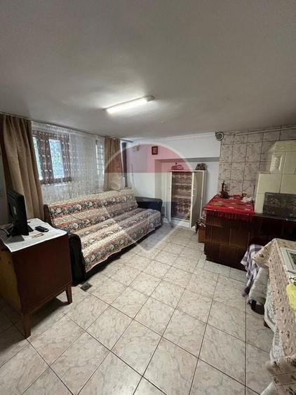 Casă individuală cu 10 camere cu Teren 154 Mp în Central