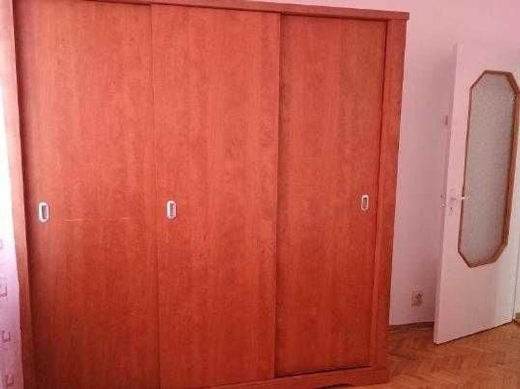 Apartament cu 3 camere decomandat în Pandurilor
