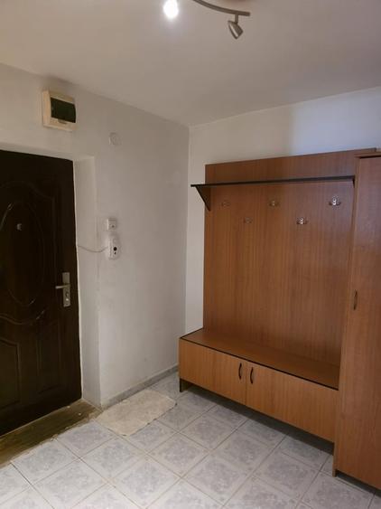 Garsonieră decomandată în Vitan