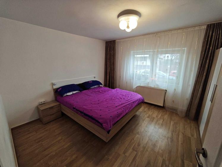 Apartament cu 3 camere decomandat în Păcii