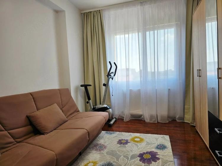 Apartament cu 3 camere semidecomandat în Ultracentral