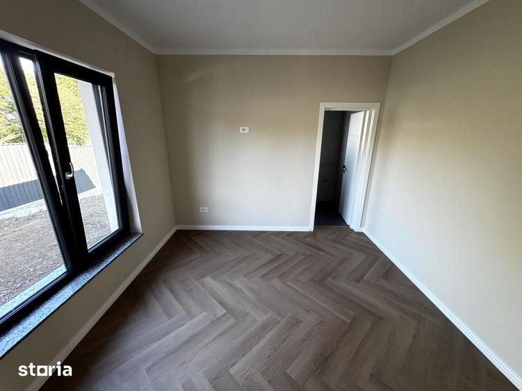 Casă cu 4 camere cu Teren 500 Mp în Tomești