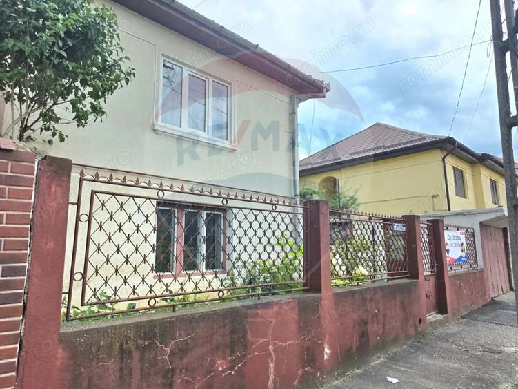 Casă cu 3 camere cu Teren 250 Mp în Sud