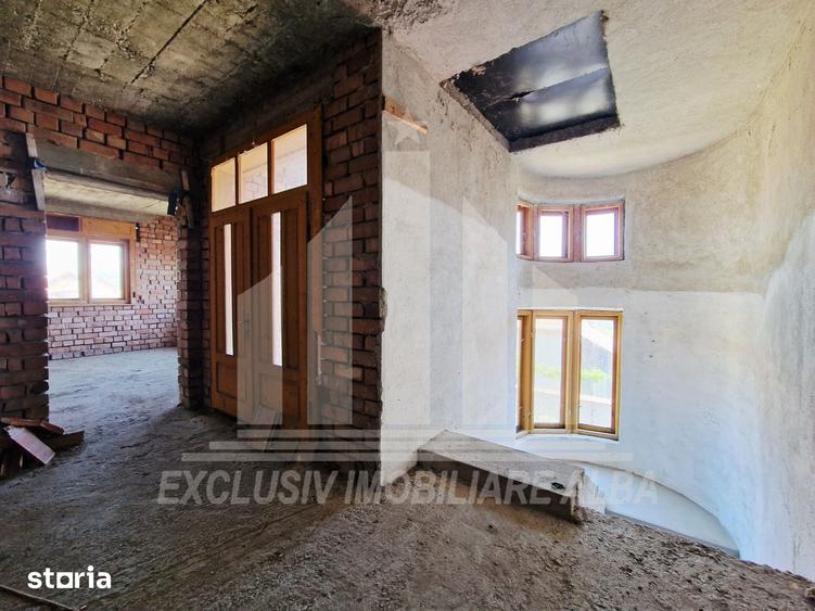 Casă cu 6 camere cu Teren 2457 Mp în Șona
