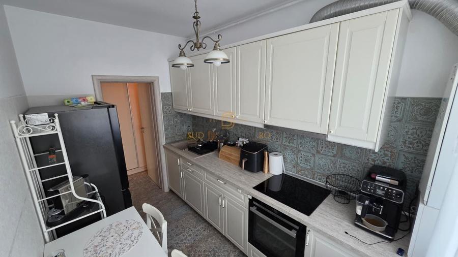Apartament cu 2 camere decomandat, mobilat în Central