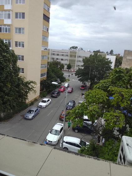 Apartament cu 3 camere decomandat în Valea Rosie