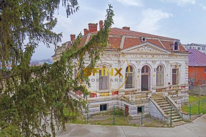 Casă individuală cu 12 camere cu Teren 2998 Mp în Costești