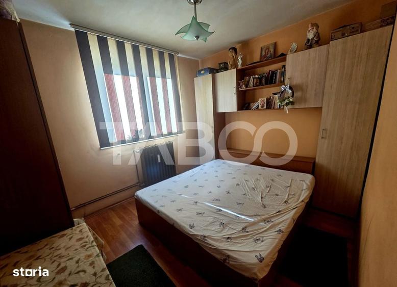 Apartament 3 camere semidecomandat etaj 3 zona 13 Decembrie 50 mpu - 9