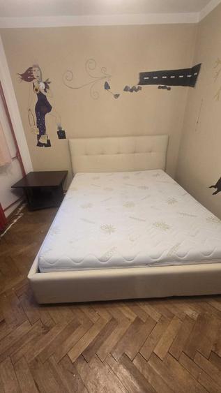 Apartament cu 3 camere semidecomandat în Dacia