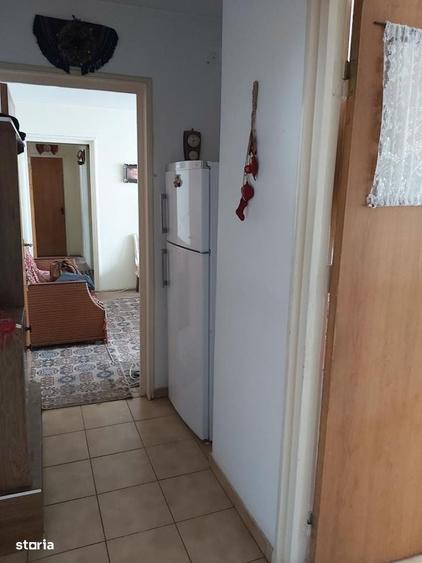 Apartament cu 3 camere semidecomandat în Centrul Civic