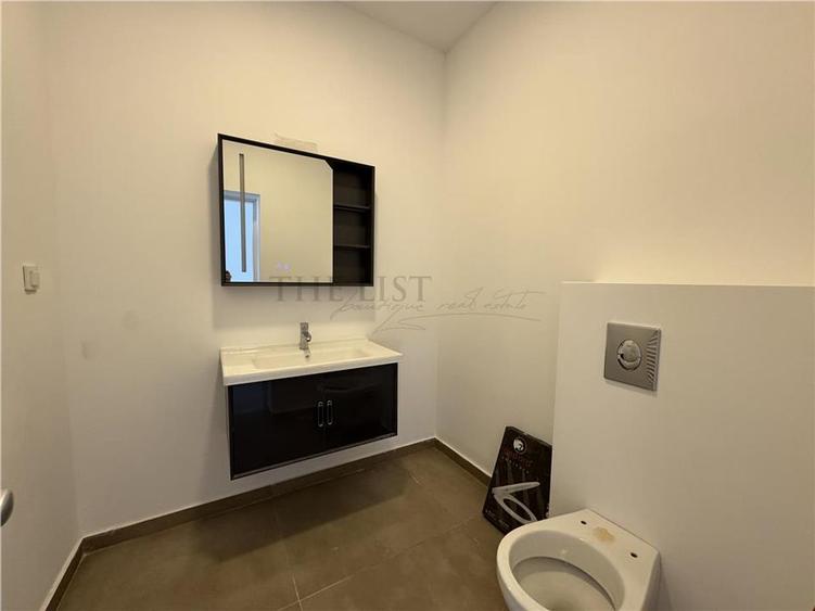 Casă individuală cu 8 camere cu Teren 1000 Mp în Pipera