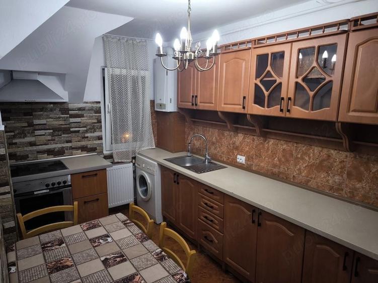 Apartament cu 3 camere semidecomandat, mobilat în Vasile Aaron