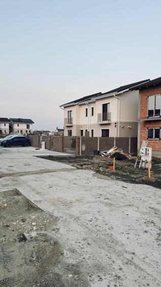 Duplex cu 4 camere cu Teren 357 Mp în Moșnița Nouă