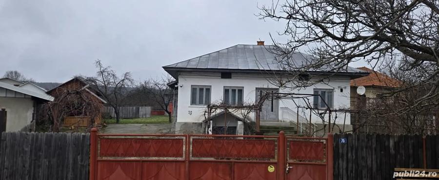 Casă cu Teren 6330 Mp în Poienari