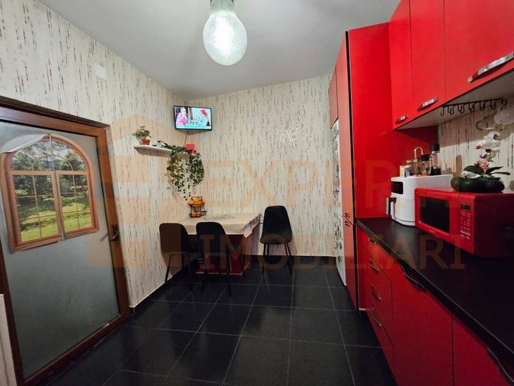 Casă individuală cu 3 camere cu Canalizare în Tomis II