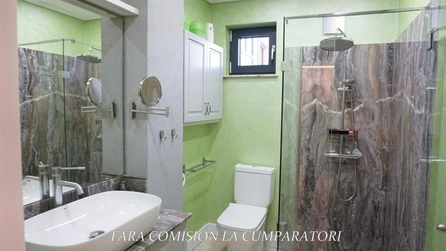 Apartament cu 4 camere decomandat, mobilat în Central