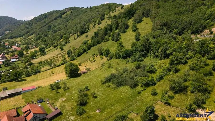 Teren de 1449 mp, în Moieciu