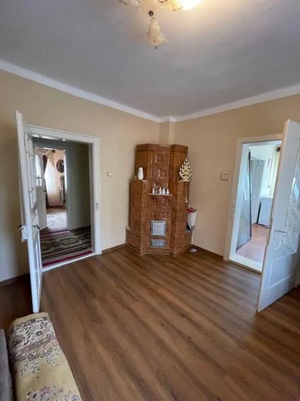 Casă cu 4 camere în Valea Părului