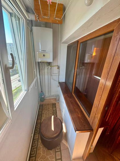 Apartament cu 3 camere decomandat în Podu Roș