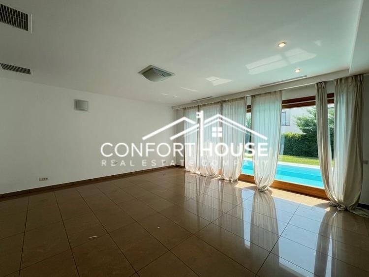 Duplex cu 5 camere cu Piscina în Iancu Nicolae