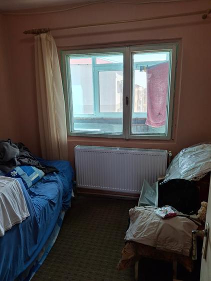 Apartament cu 3 camere decomandat în Est
