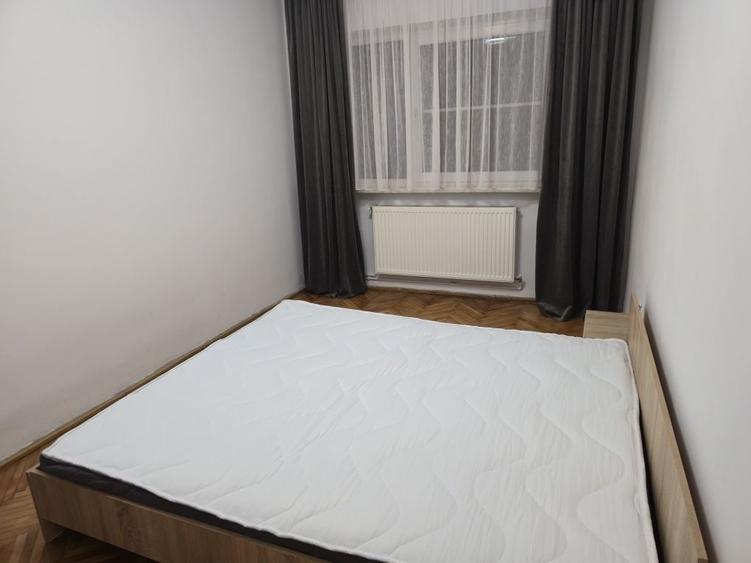 Apartament cu 4 camere decomandat în Central