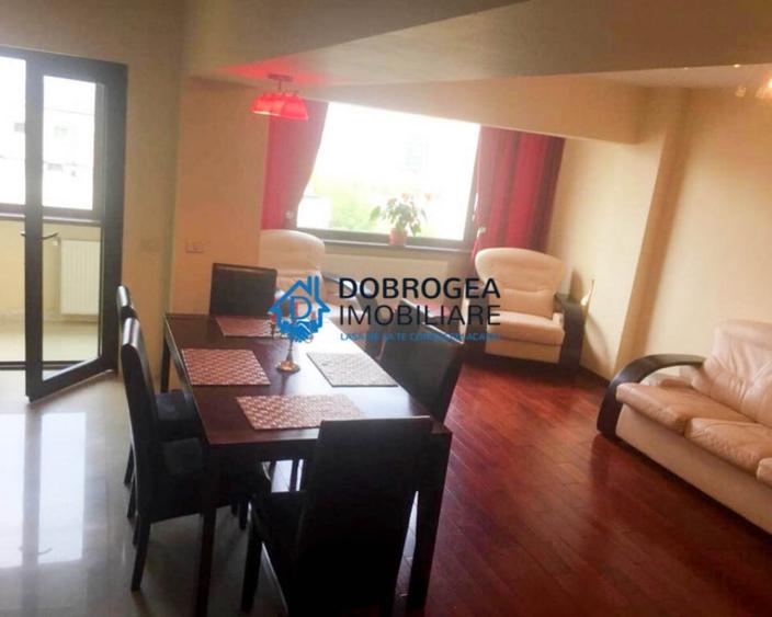 Apartament cu 3 camere decomandat în Păcii